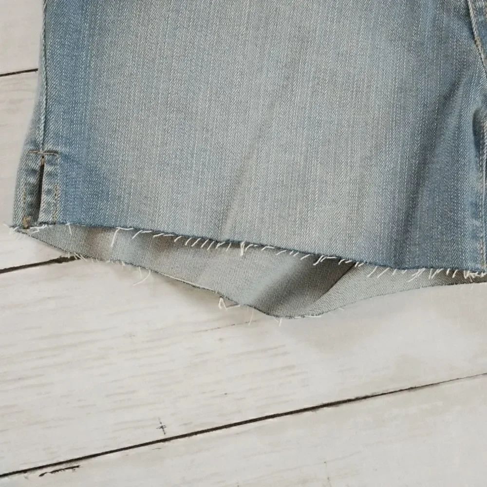 Women's Mid-Rise Denim Cut Off Shorts Size 6 - Picture 4 of 4